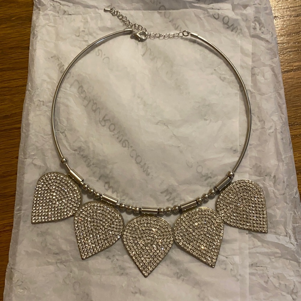 Costume jewelry; tear shaped pendants chocker